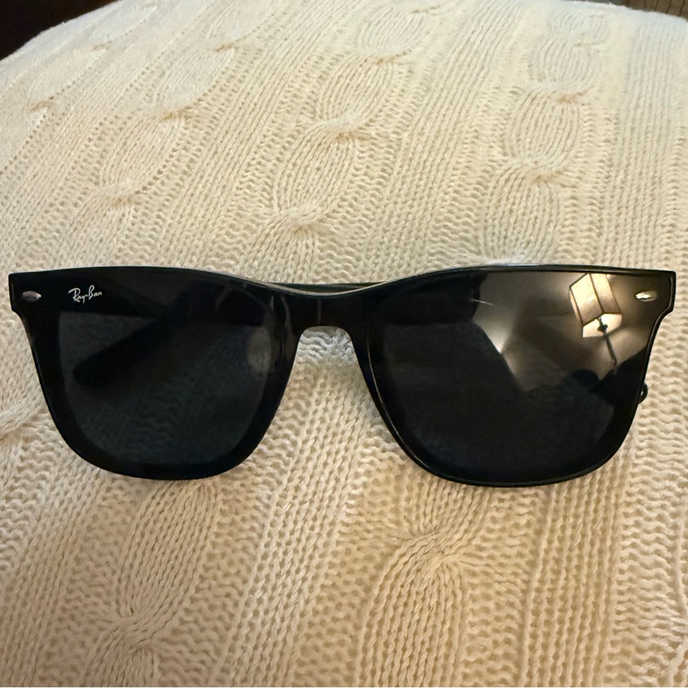 Ray-Ban Classic Black Sunglasses RB4420